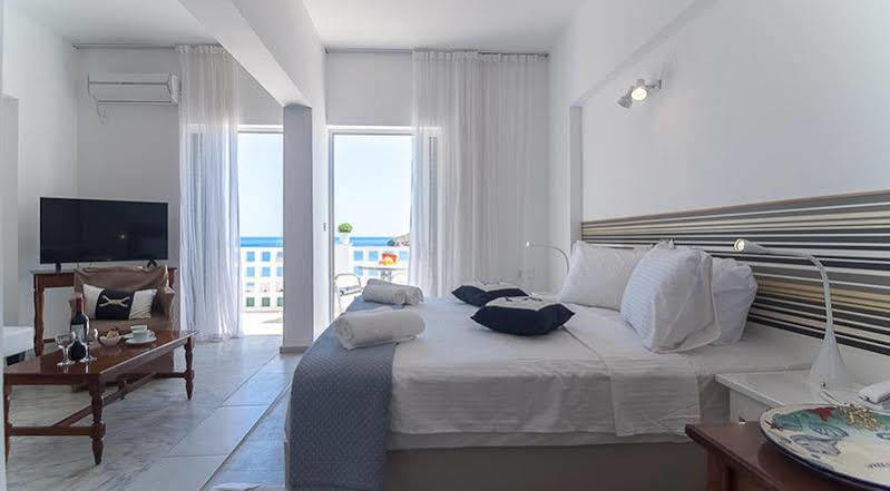 Paradiso Resort Agia Marina  外观 照片